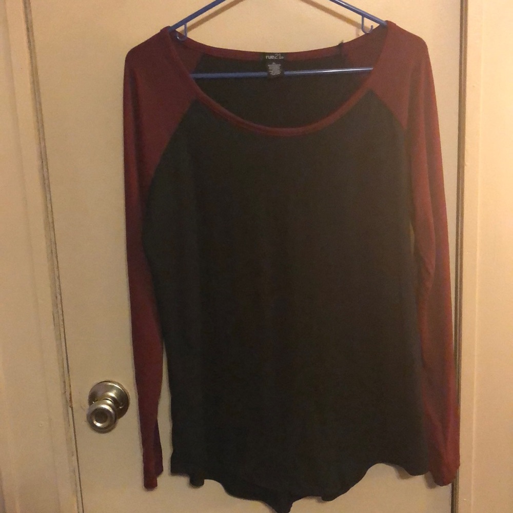 Blue and maroon fitting T-shirt